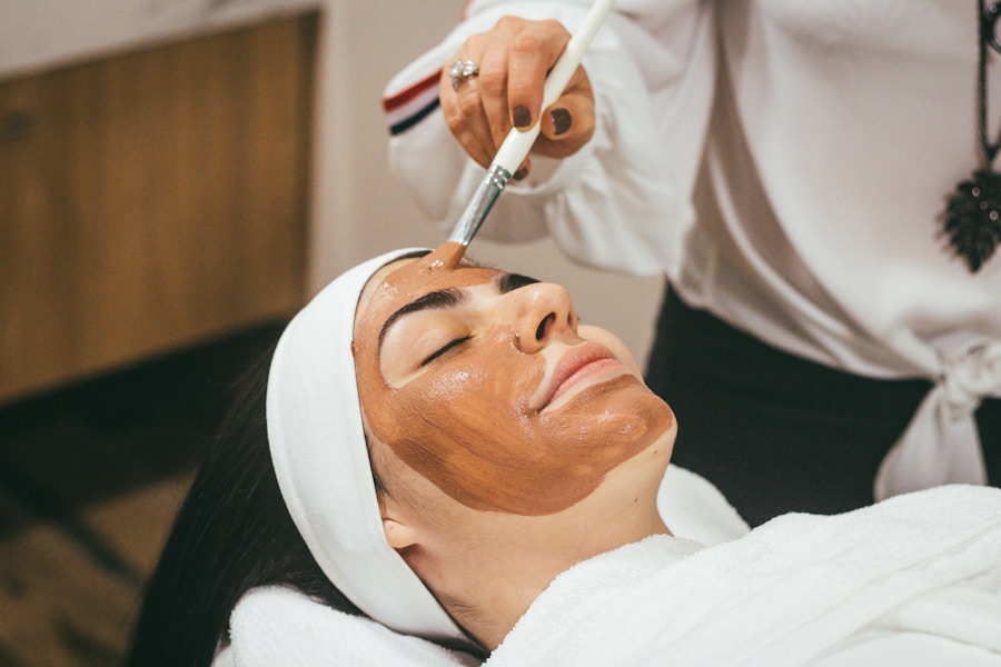 Facial moisturiser cream texture